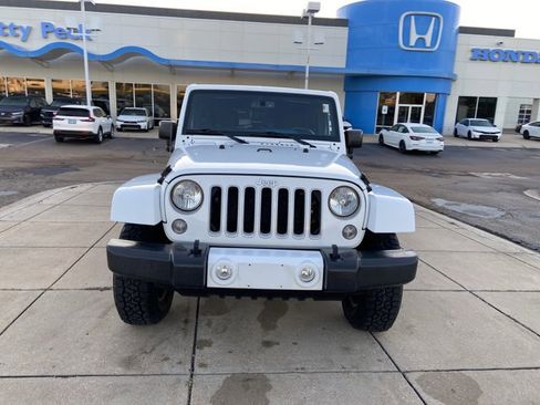 Used 2016 Jeep Wrangler Unlimited Sahara w/ Connectivity Group image 3