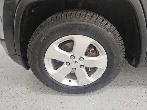 Used 2011 Jeep Grand Cherokee Laredo AWD/4WD image 10