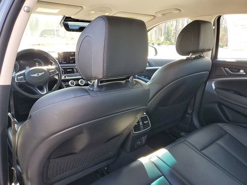 Used 2023 Genesis G70 2.0T image 9