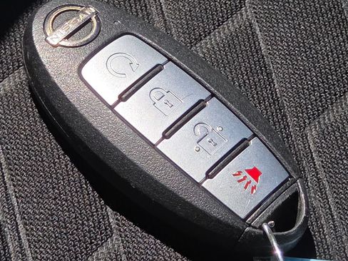 Used 2022 Nissan Kicks SR w/ Interior Electronics Package FWD image 31