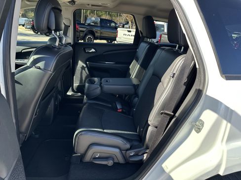 Used 2020 Dodge Journey Crossroad w/ Popular Equipment Group FWD image 21