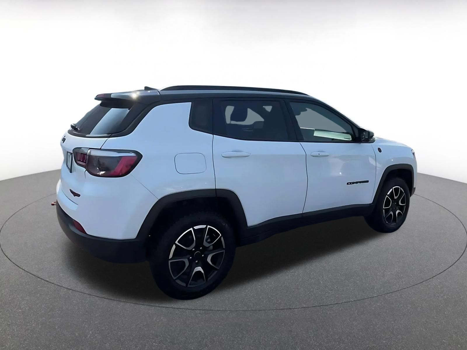 Used 2025 Jeep Compass Trailhawk AWD/4WD image 14