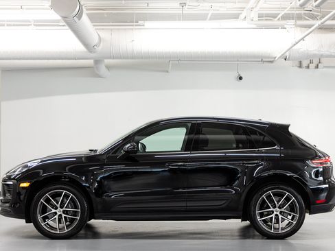 Used 2025 Porsche Macan AWD/4WD image 3