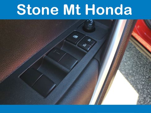 Used 2023 Toyota Corolla Cross XLE image 21