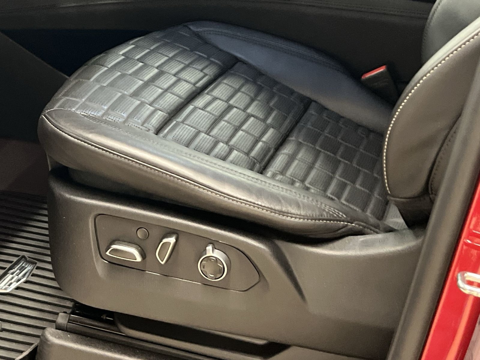 Used 2024 Cadillac Escalade Sport Platinum w/ LPO, Floor Liner Package AWD/4WD image 13