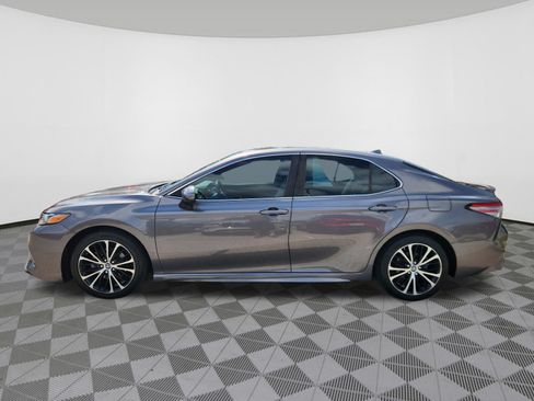 Used 2019 Toyota Camry SE FWD image 5