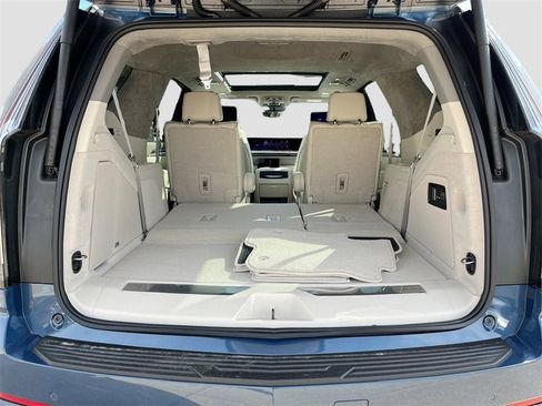 New 2025 Cadillac Escalade Sport Platinum w/ LPO, ONYX Package image 28