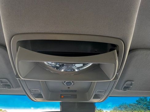 Used 2017 Chevrolet Suburban Premier image 28