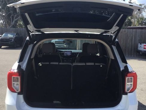 Certified 2022 Ford Explorer Limited w/ Equipment Group 301A image 9