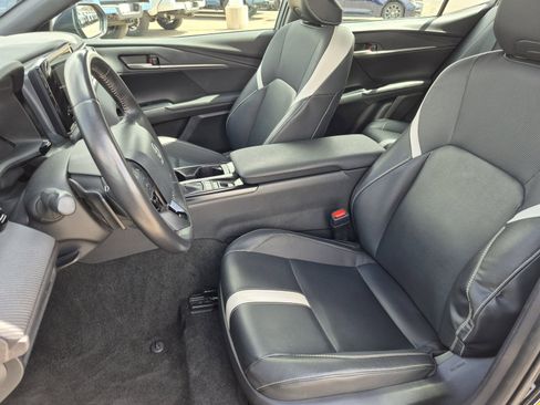 Used 2025 Toyota Camry SE image 16