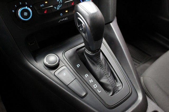 Used 2016 Ford Focus SE w/ SE Winter Package FWD image 28