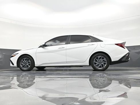 Used 2024 Hyundai Elantra SEL FWD image 21