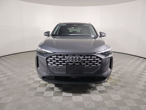 Used 2025 Audi Q5 Premium w/ Convenience Package image 3