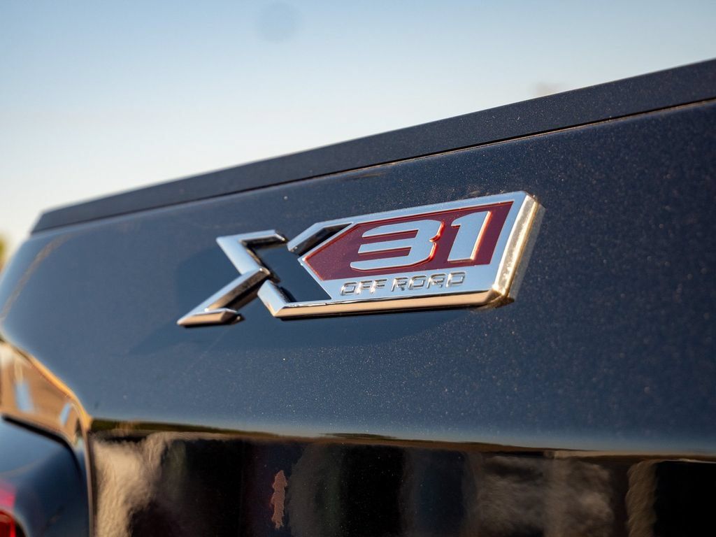 Used 2025 GMC Sierra 1500 SLT w/ SLT Premium Package AWD/4WD image 12