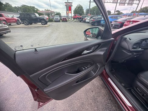 Used 2019 Buick Regal Essence w/ Driver Confidence Package I AWD/4WD image 7