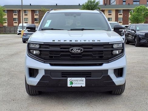 New 2026 Ford Expedition Platinum w/ Stealth Appearance Package AWD/4WD image 9