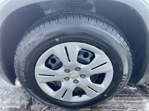 Used 2018 Chevrolet Trax LS image 29