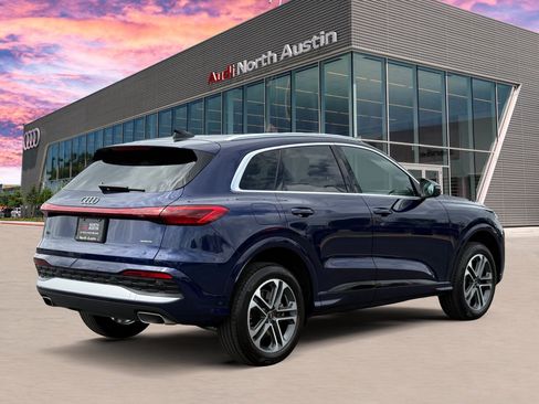 Certified 2025 Audi Q5 Premium w/ Convenience Package AWD/4WD image 5