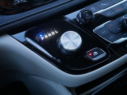 Used 2023 Chrysler Pacifica Limited image 24