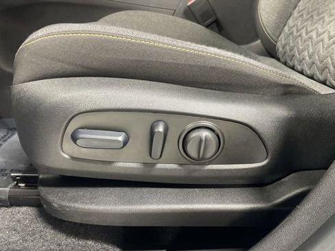 Used 2024 Chevrolet Equinox LT image 12