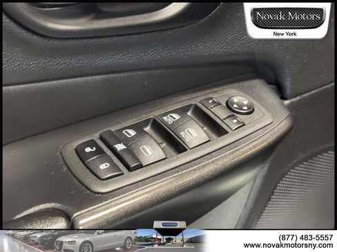 Used 2022 Jeep Cherokee Trailhawk image 14