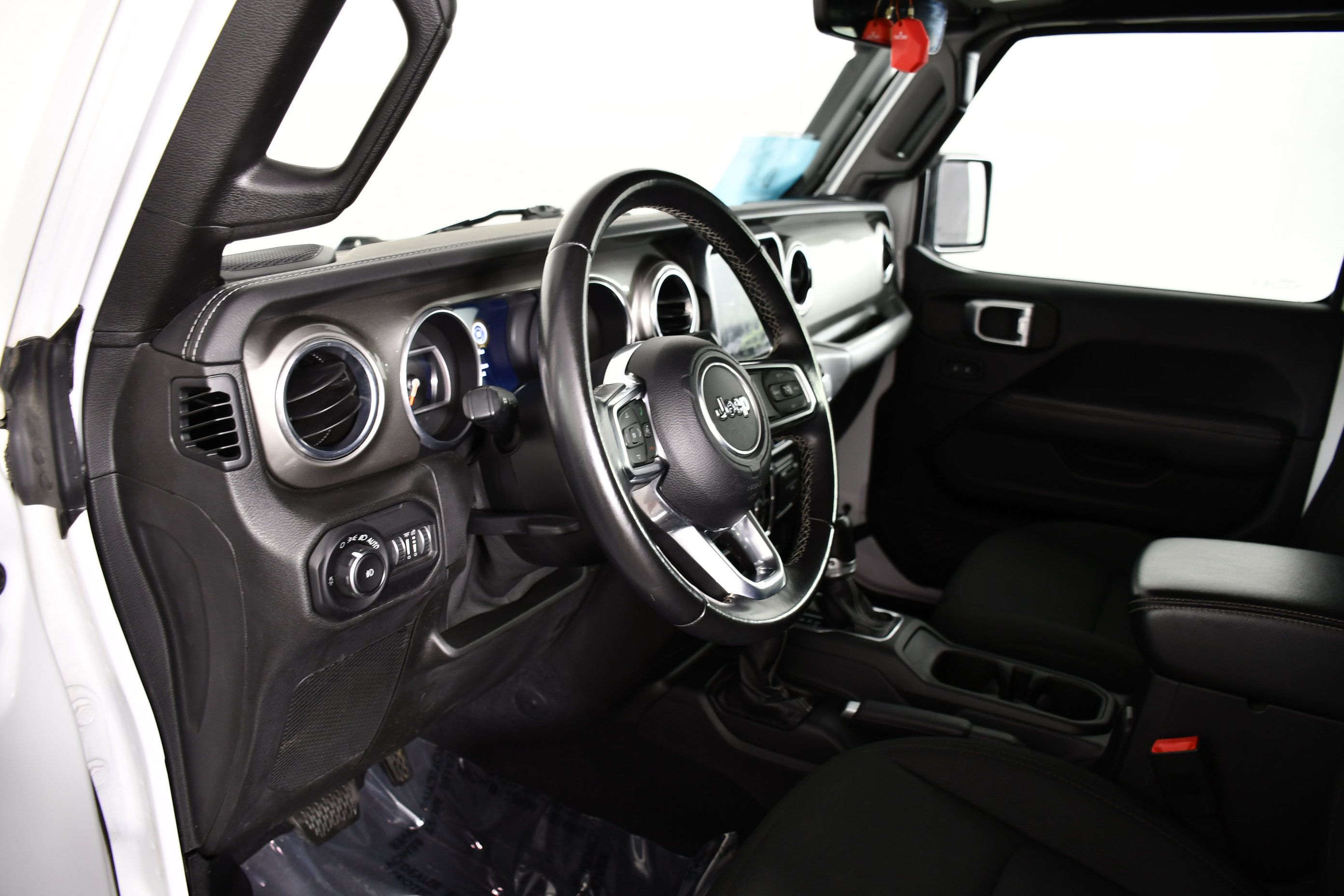 Used 2018 Jeep Wrangler Unlimited Sahara AWD/4WD image 35