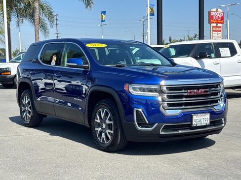 Used 2023 GMC Acadia SLE image 3