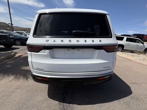 Used 2023 Jeep Wagoneer Series II AWD/4WD image 4