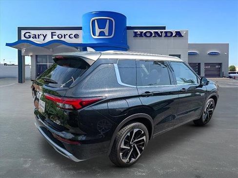 Used 2024 Mitsubishi Outlander SEL image 2