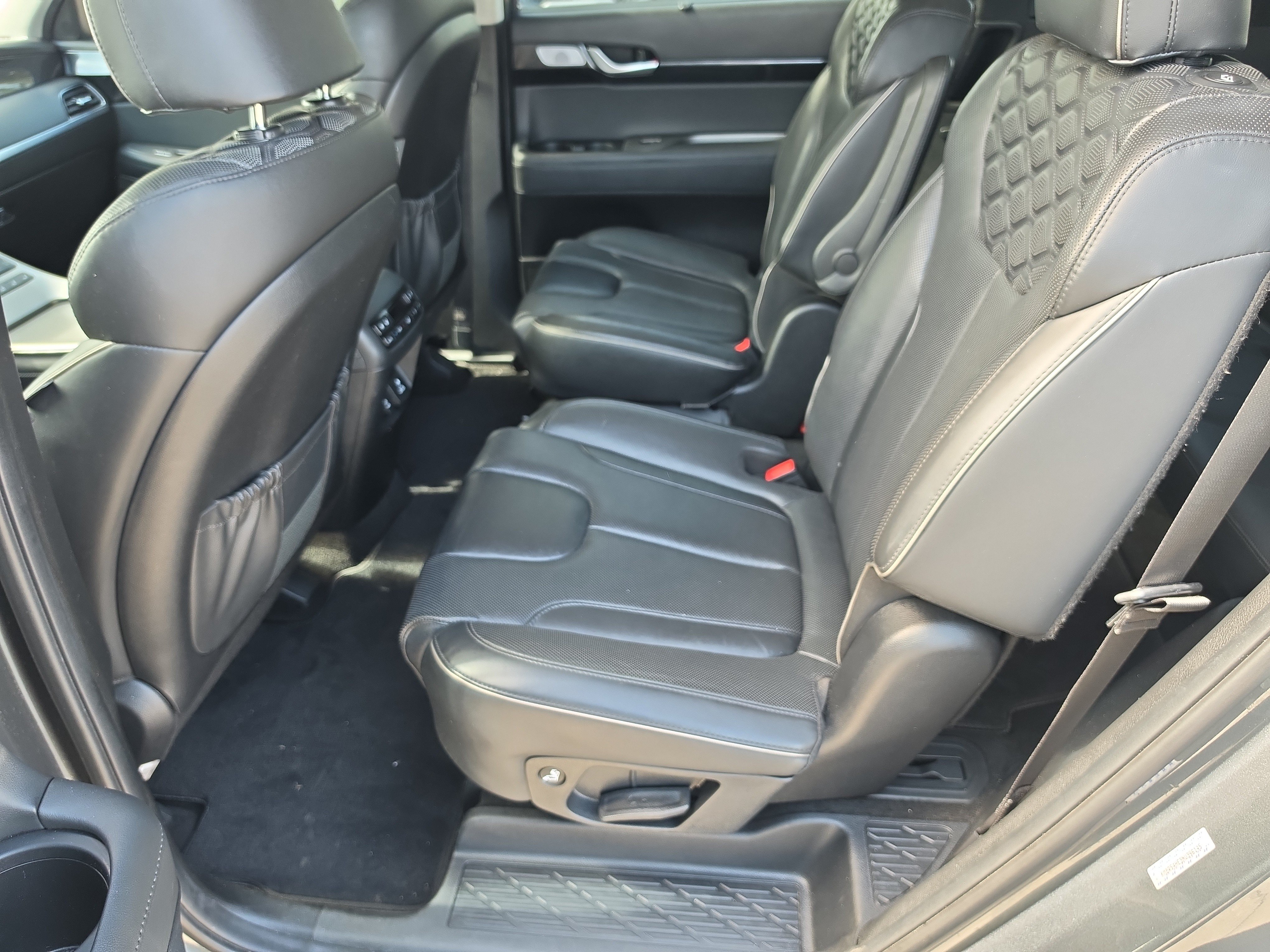 Used 2022 Hyundai Palisade Limited FWD image 17