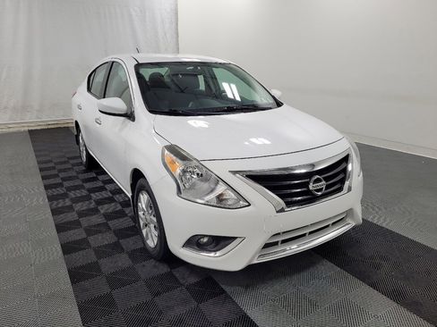Used 2016 Nissan Versa SV w/ SV Appearance Package FWD image 13