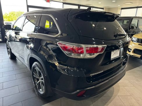 Used 2016 Toyota Highlander XLE AWD/4WD image 3