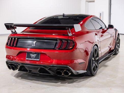 Used 2021 Ford Mustang Shelby GT500 w/ Carbon Fiber Track Pack RWD image 9