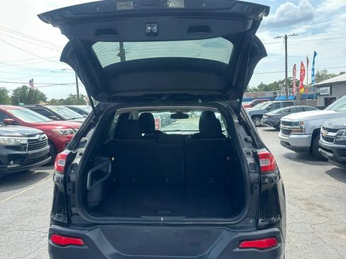 Used 2016 Jeep Cherokee Sport FWD image 20