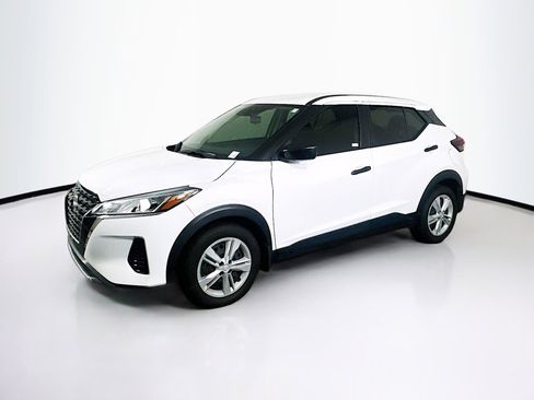 Used 2024 Nissan Kicks S FWD image 4