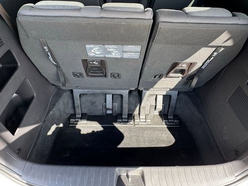 Used 2022 Kia Carnival LX image 30