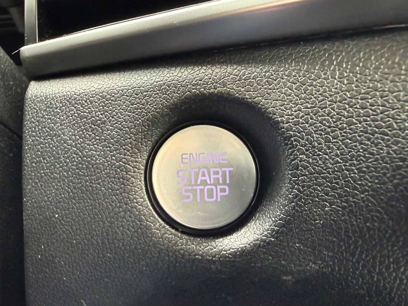 Used 2025 Kia Sorento LX FWD image 28