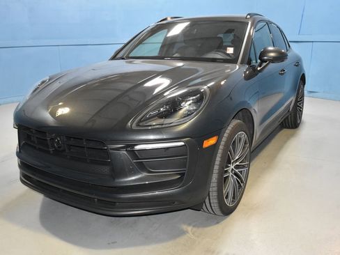 Certified 2025 Porsche Macan image 1