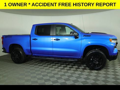 Used 2025 Chevrolet Silverado 1500 LT Trail Boss w/ Convenience Package II AWD/4WD image 2