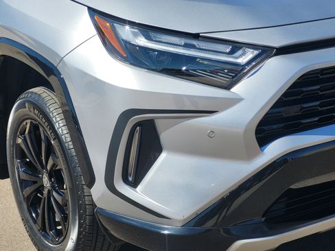 Used 2023 Toyota RAV4 XSE AWD/4WD image 5