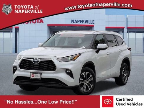 Certified 2024 Toyota Highlander XLE AWD/4WD image 1