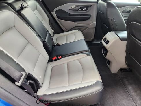 Used 2024 GMC Terrain SLT FWD image 33