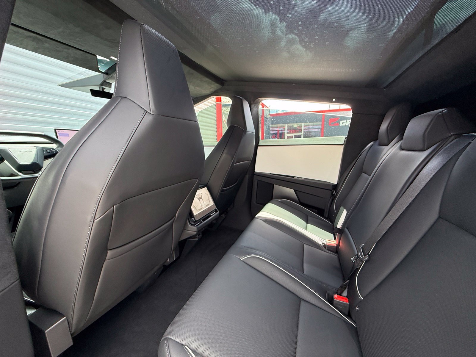 Used 2024 Tesla Cybertruck AWD Crew Cab image 18