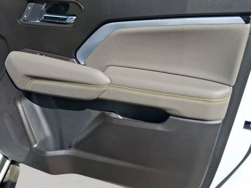 Used 2025 Chevrolet Colorado ZR2 AWD/4WD image 18