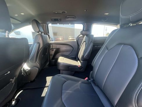 New 2026 Chrysler Pacifica Select w/ S Appearance Package image 11