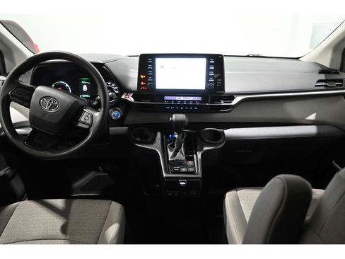 Used 2023 Toyota Sienna LE FWD image 21
