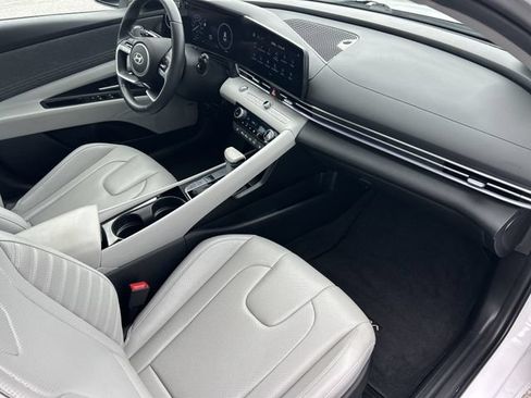 Used 2025 Hyundai Elantra Limited FWD image 33