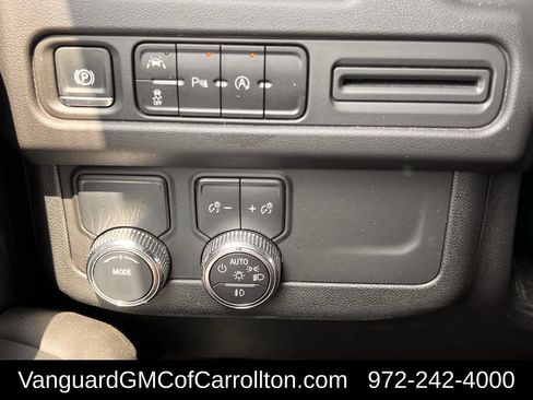 Used 2024 GMC Yukon SLT RWD image 23