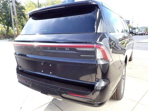 New 2025 Lincoln Navigator L Reserve image 29