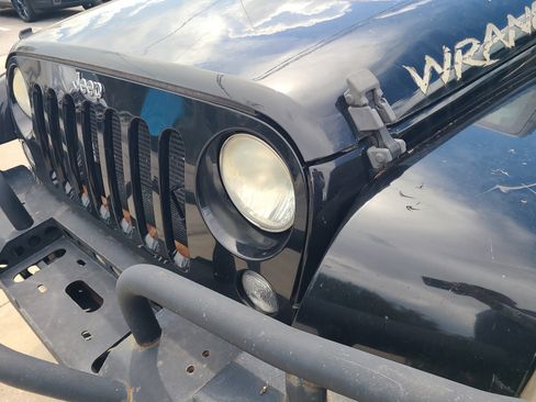 Used 2014 Jeep Wrangler Unlimited Sahara w/ Dual Top Group AWD/4WD image 4